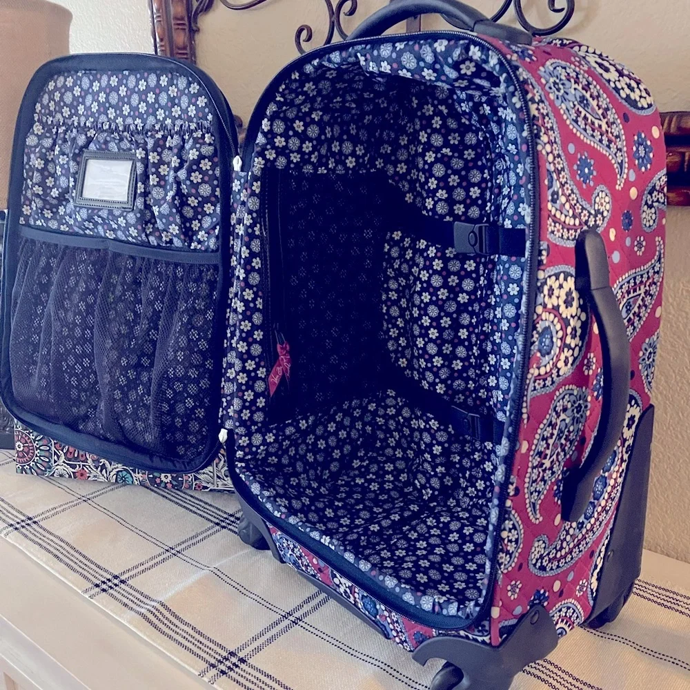 Vera Bradley spinner carry on - Picture 2 of 16